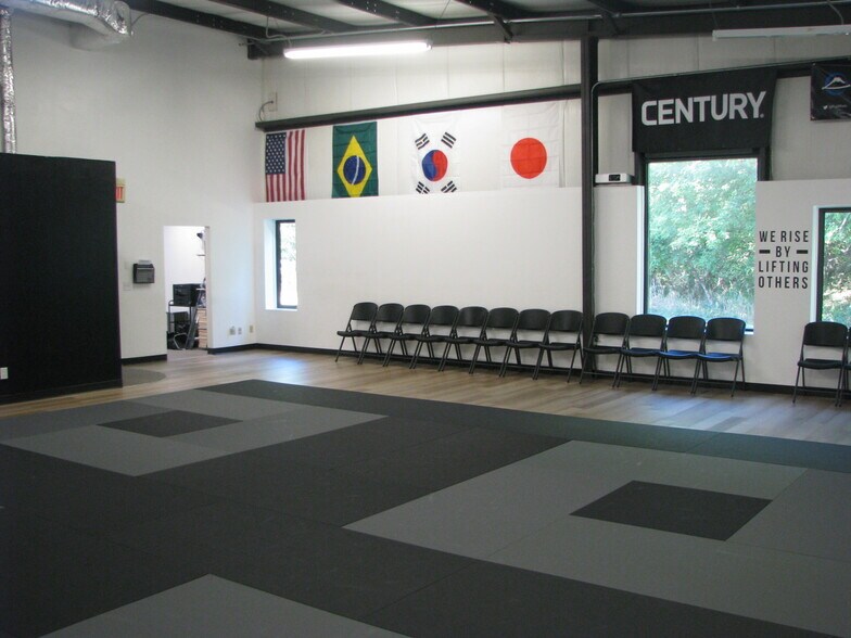 More Photos Of 3600 Velp Ave, Howard Light Distribution For Lease