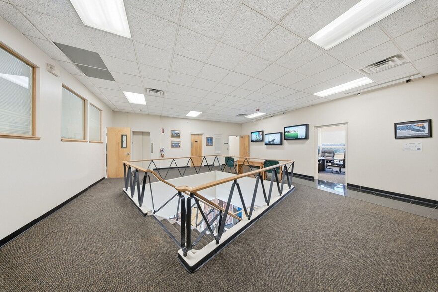 More Photos Of 70 Pleasant Hill Rd, New Windsor Township Office For Sale