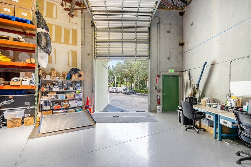 More Photos Of 1200 S Rogers Cir, Boca Raton Warehouse For Lease