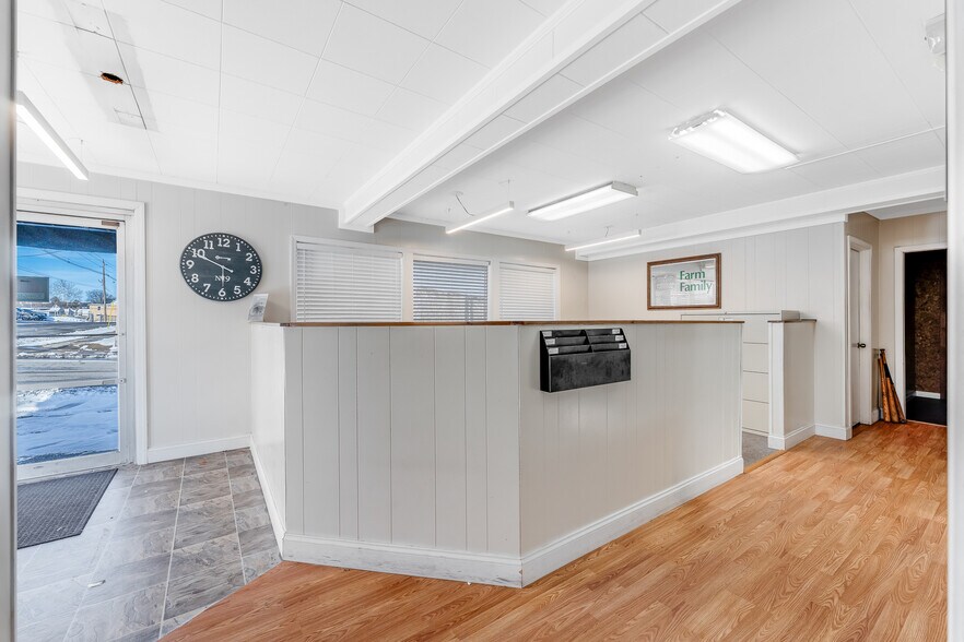 More Photos Of 1300 Virginia Ave, Fairmont Office For Lease