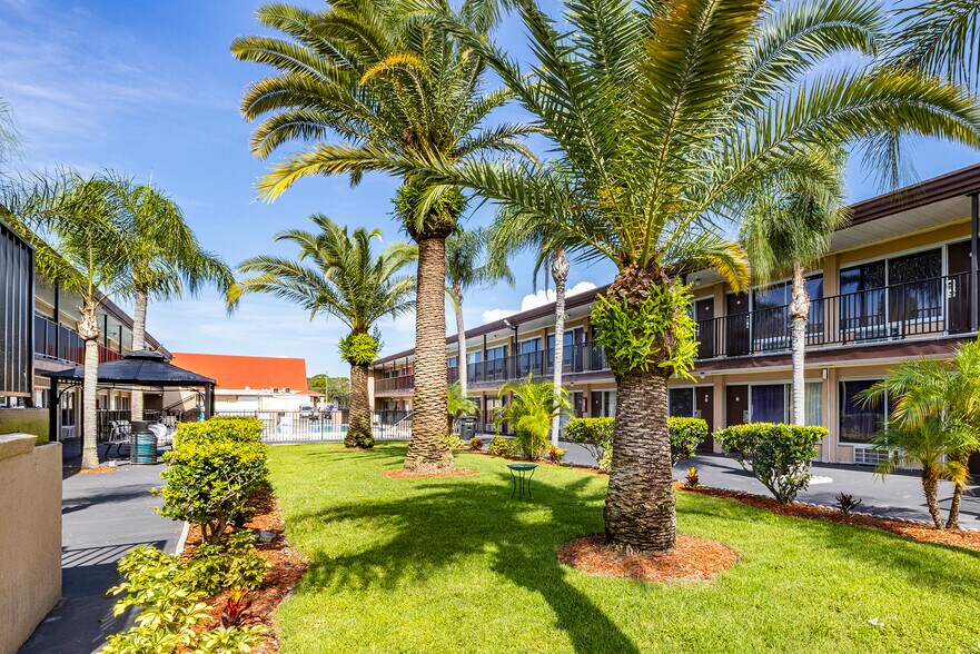 More Photos Of 11736 US Highway 19, Port Richey Hotel For Sale