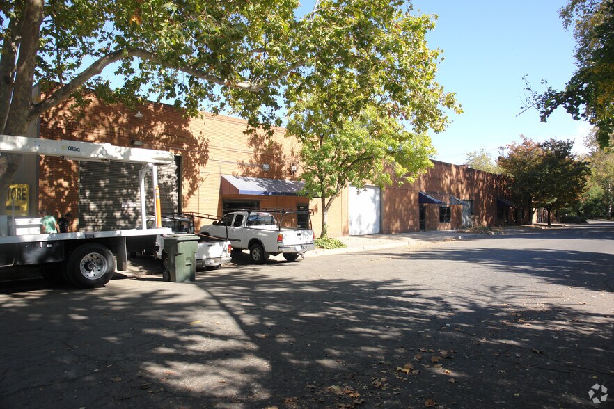More Photos Of 320-350 Alhambra Blvd, Sacramento Warehouse For Lease