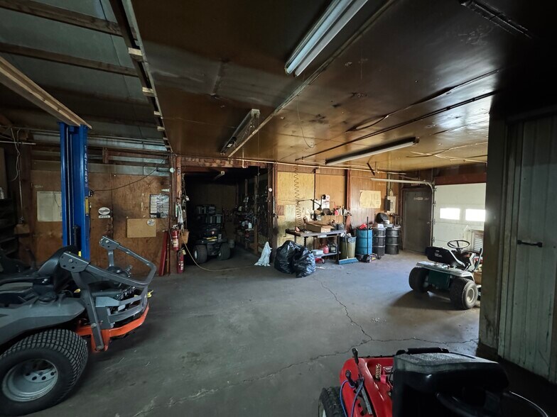 More Photos Of 2240 S US Highway 35, Knox Freestanding For Sale