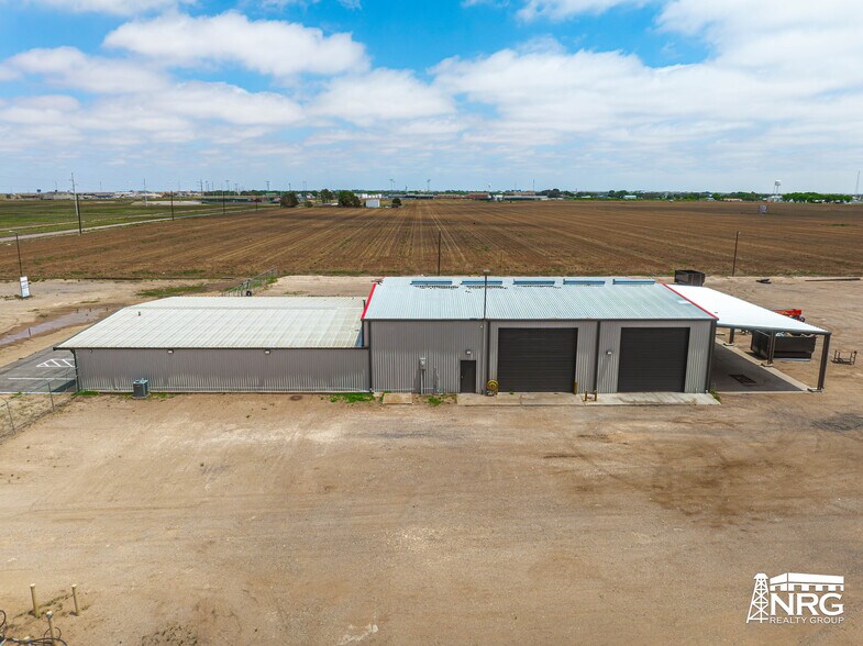 More Photos Of 3334 S Service Rd, Stanton Warehouse For Lease