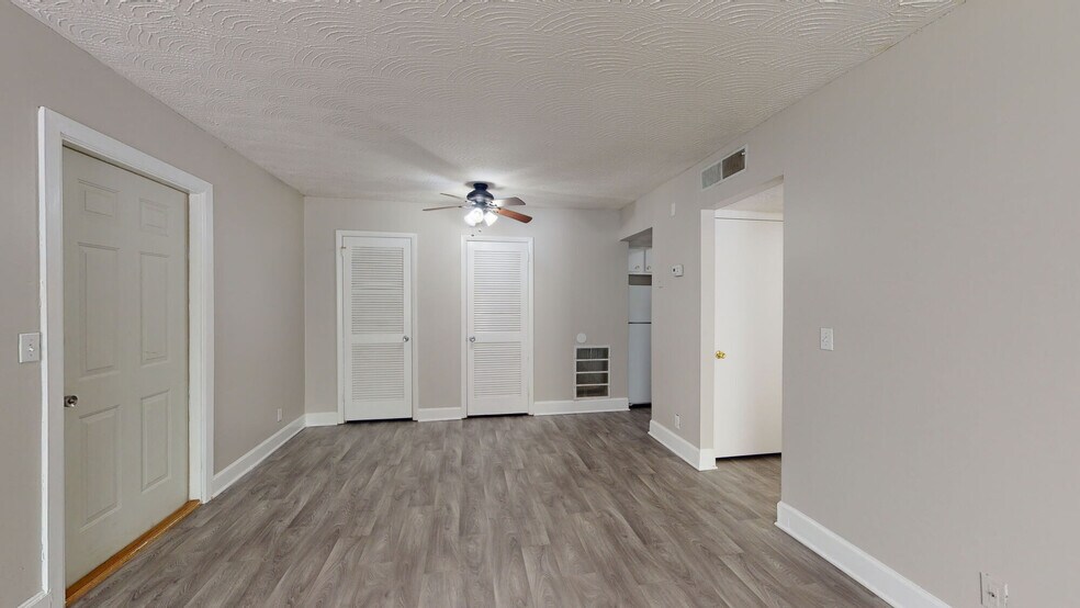 More Photos Of 1001 W 9th St, Russellville Apartments For Sale