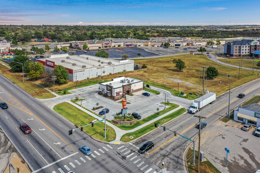 More Photos Of 2448 SE Washington Blvd, Bartlesville General Retail For Sale