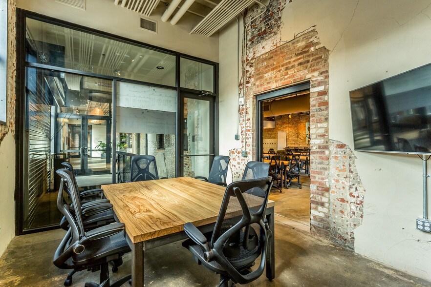 More Photos Of 500 E Davie St, Raleigh Restaurant For Lease