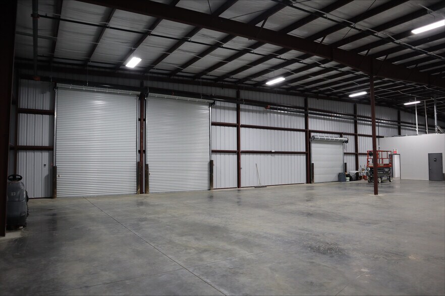More Photos Of 251 Price Rd, Lexington Warehouse For Lease