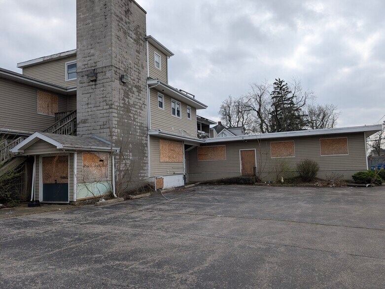 More Photos Of 2430-2440 Bowser Ave, Fort Wayne Apartments For Sale
