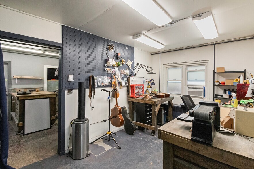 More Photos Of 53 Spring St, Oyster Bay Freestanding For Lease