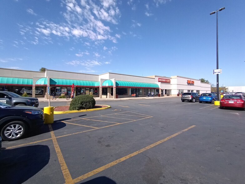 More Photos Of 4600-4648 W Diversey Ave, Chicago Unknown For Lease