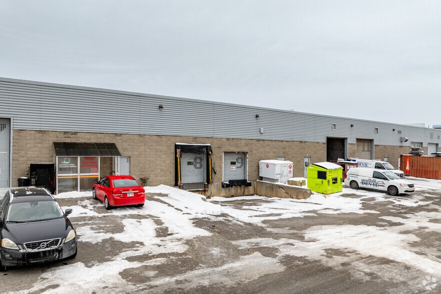 More Photos Of 5001-5099 Boul Saint-Jean-Baptiste, Montréal Light Manufacturing For Lease