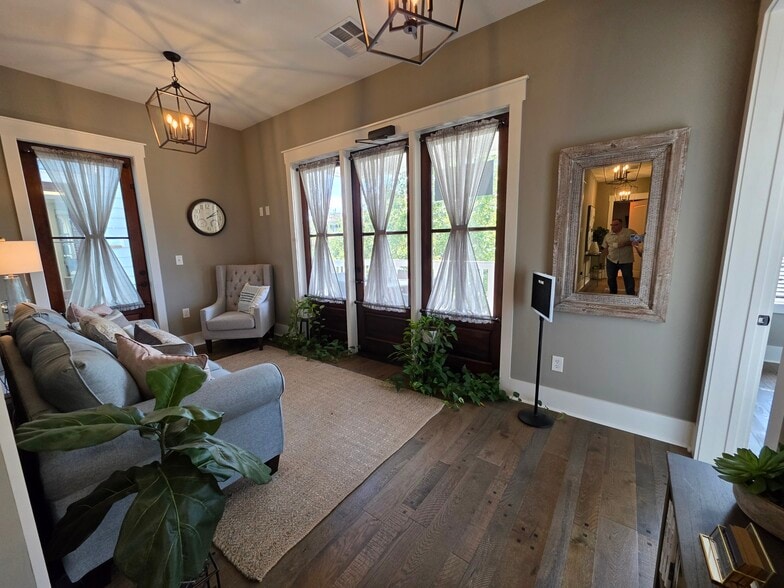 More Photos Of 158 State St, Bluffton Storefront Retail Office For Lease