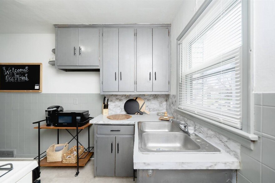 More Photos Of 6306 Urbandale Ave, Des Moines Multifamily For Sale