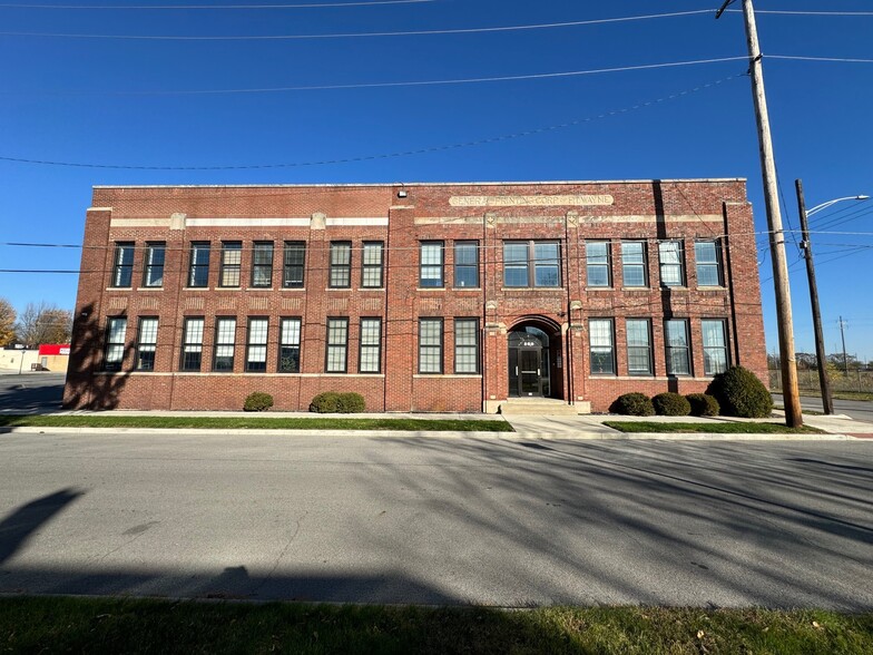 Primary Photo Of 200 Sixth St, Fort Wayne Showroom For Sale