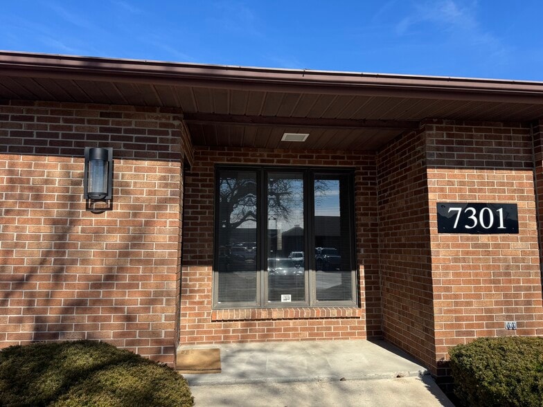 Primary Photo Of 7301 W Jefferson Blvd, Fort Wayne Office For Lease