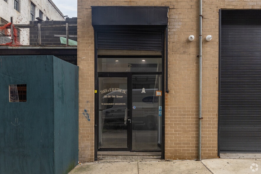 More Photos Of 3858 11th St, Long Island City Warehouse For Lease