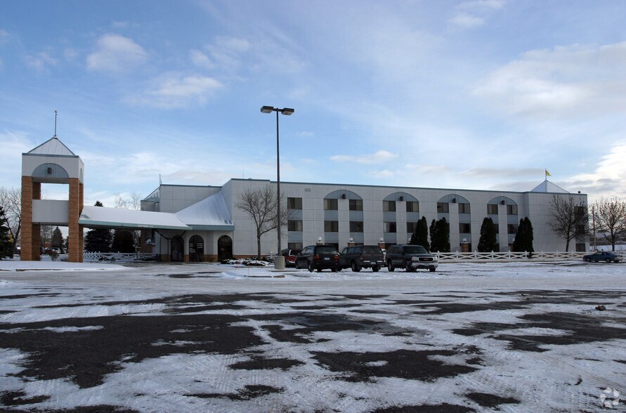 More Photos Of 1244 Canterbury Rd, Shakopee Hotel For Lease