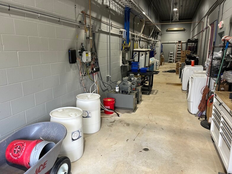 More Photos Of 2018 US-441 S, Dublin Carwash For Sale