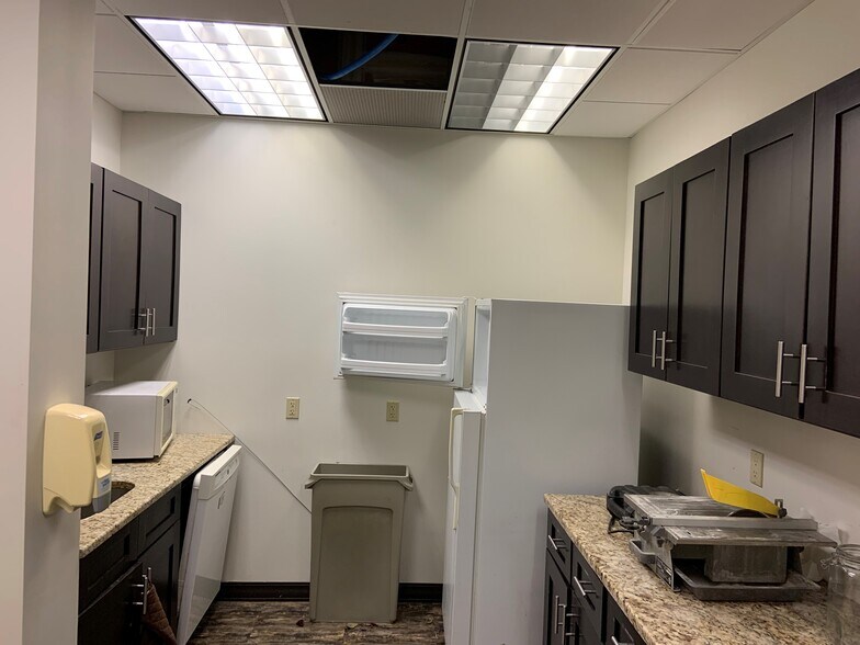 More Photos Of 502 Valley Rd, Wayne Office For Lease