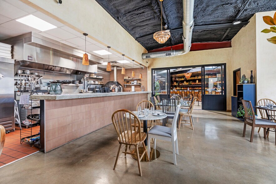 More Photos Of 940 S Alamo St, San Antonio Freestanding For Lease