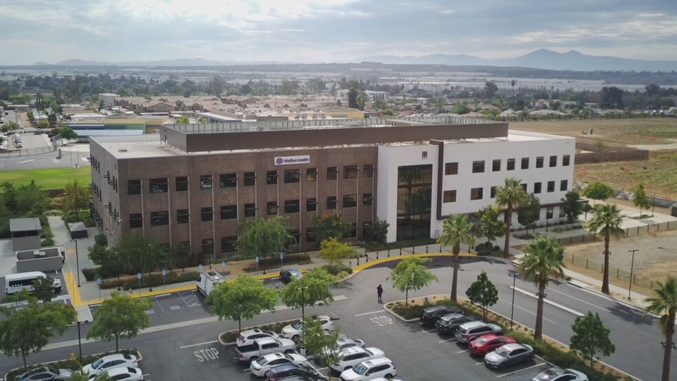 More Photos Of 2799 Gateway Dr, Riverside Medical For Lease