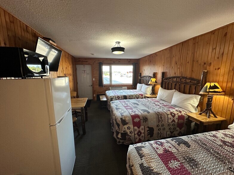 More Photos Of 171 Mission Rd, Wawa Hotel For Sale