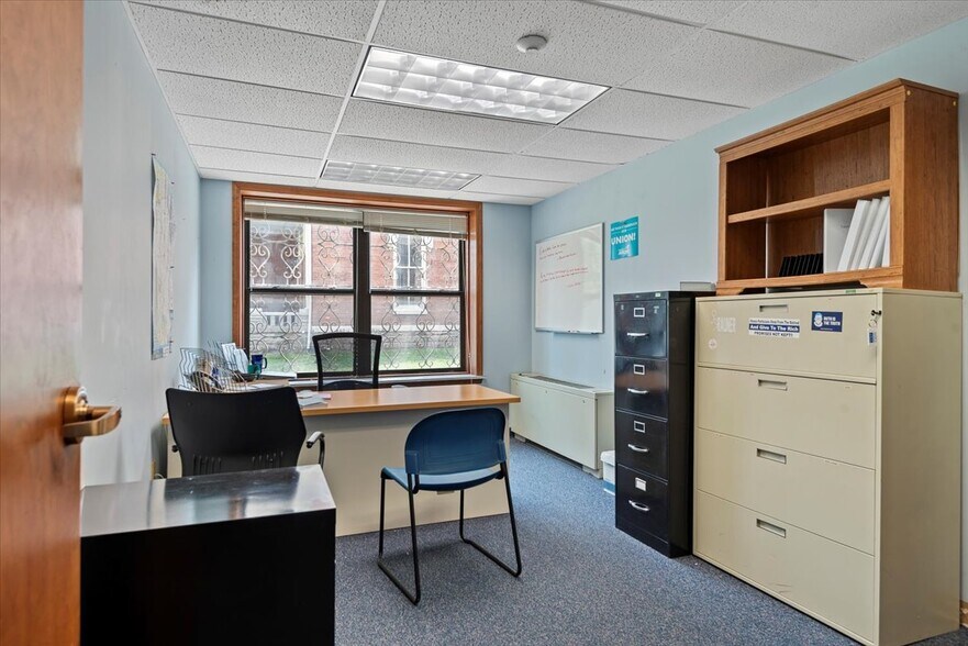 More Photos Of 615 S 2nd St, Springfield Office For Sale