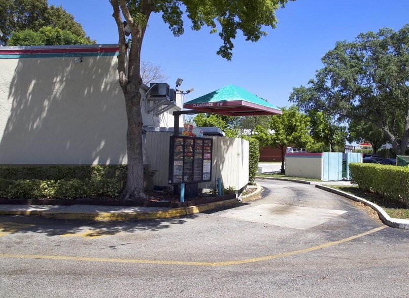 More Photos Of 750 W Sample Rd, Pompano Beach Fast Food For Lease