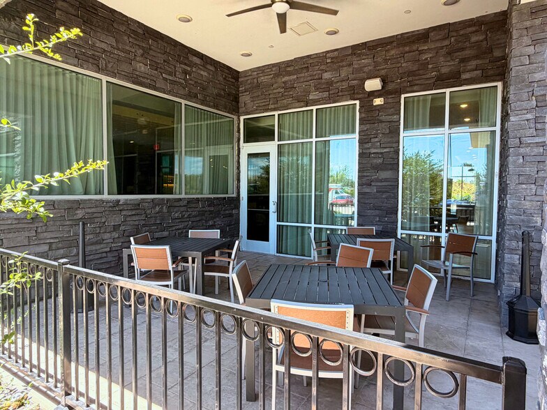 More Photos Of 11120 Moriah Dr, Fort Worth Hotel For Lease