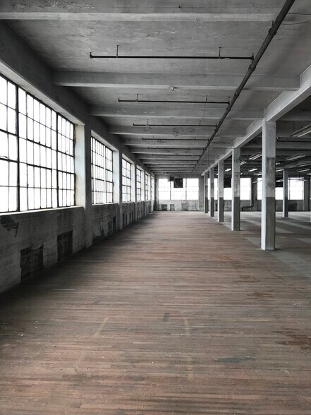 More Photos Of 1220 Curtain Ave, Baltimore Warehouse For Lease