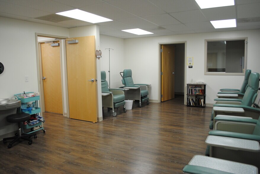 More Photos Of 2 Emma Ln, Clifton Park Medical For Lease
