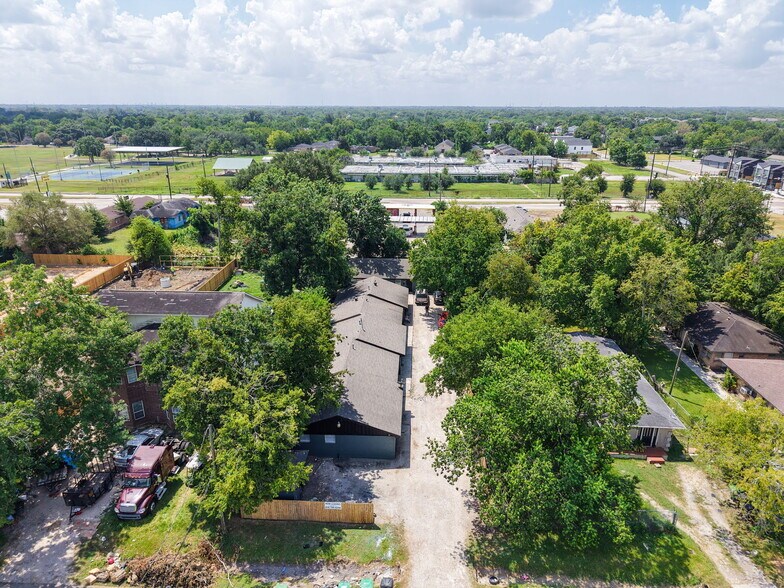 More Photos Of 5022 Mallow St, Houston Apartments For Sale