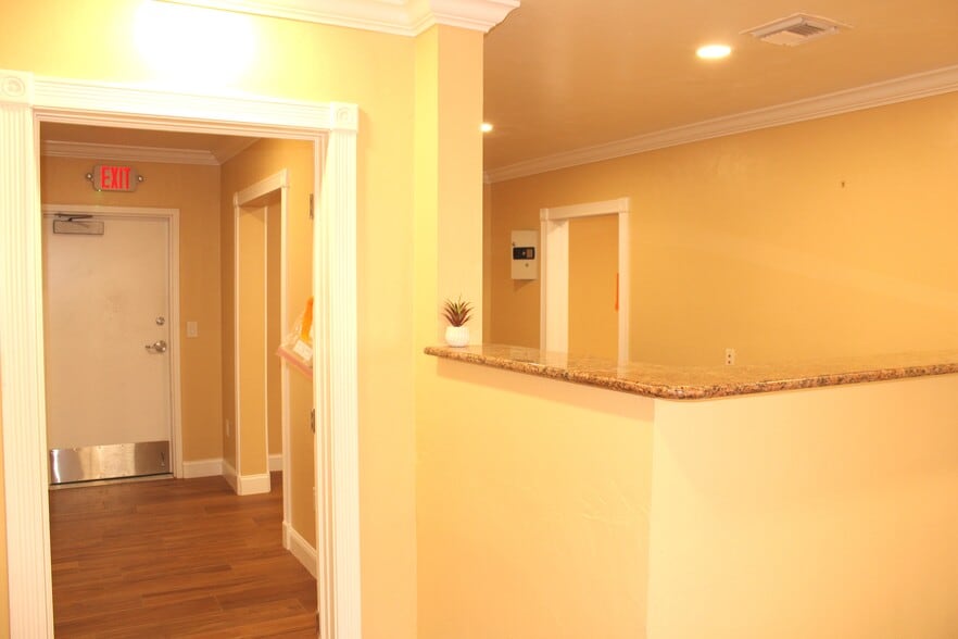 More Photos Of 12801 Commerce Lakes Dr, Fort Myers Light Distribution For Sale