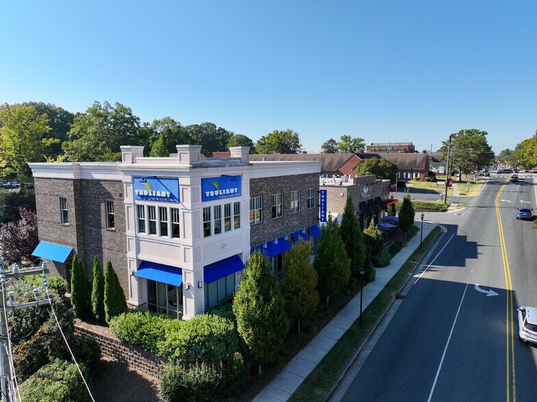 More Photos Of 324 N Trade St, Matthews Freestanding For Lease