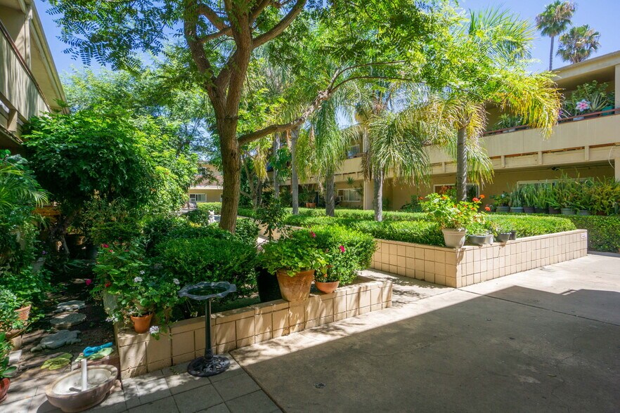 More Photos Of 511 E Washington Ave, Santa Ana Apartments For Sale