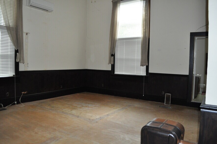 More Photos Of 414 Wharf St, Loudon Office For Sale