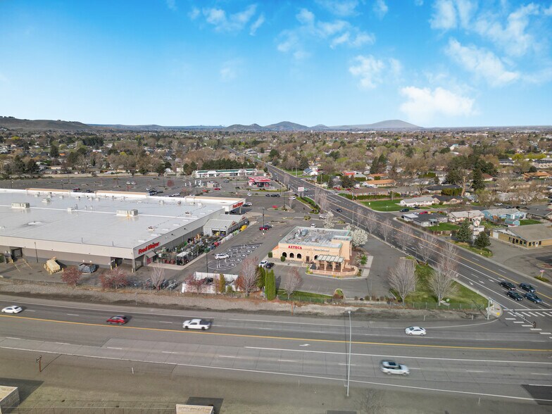 More Photos Of 2807 W 10th Ave, Kennewick General Retail For Sale