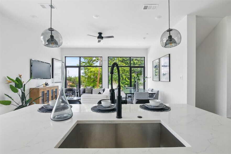 More Photos Of 426-430 E 8th St, Dallas Apartments For Sale
