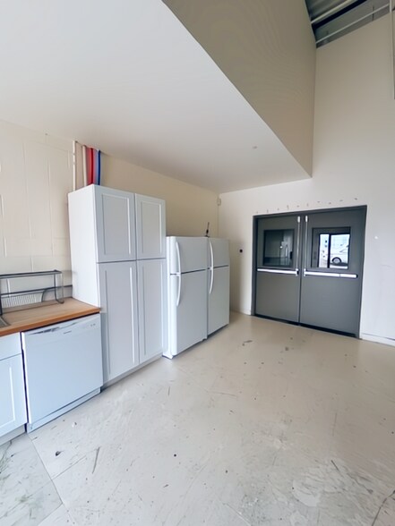 More Photos Of 2400 Industrial Ln, Broomfield Showroom For Lease