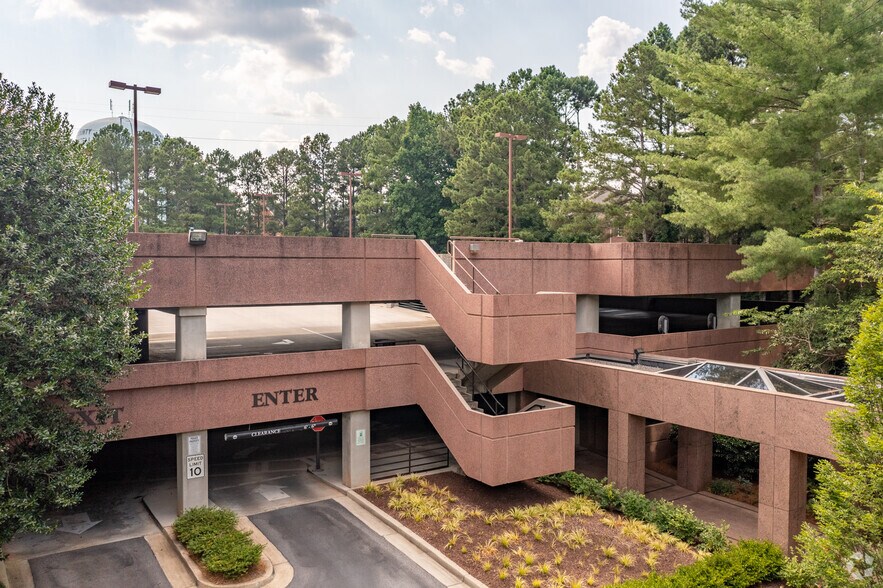 More Photos Of 200 Ashford Ctr N, Atlanta Office For Lease