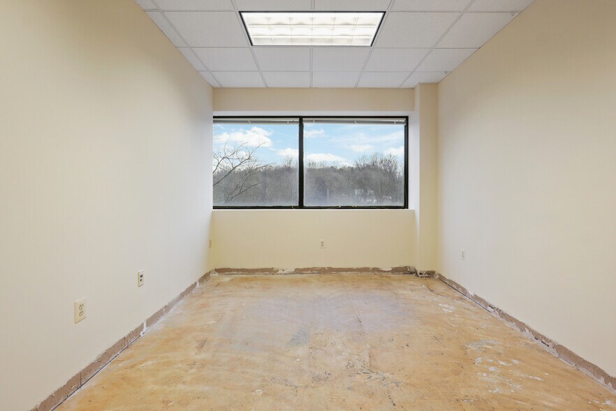 More Photos Of 339 Buschs Frontage Rd, Annapolis Medical For Lease