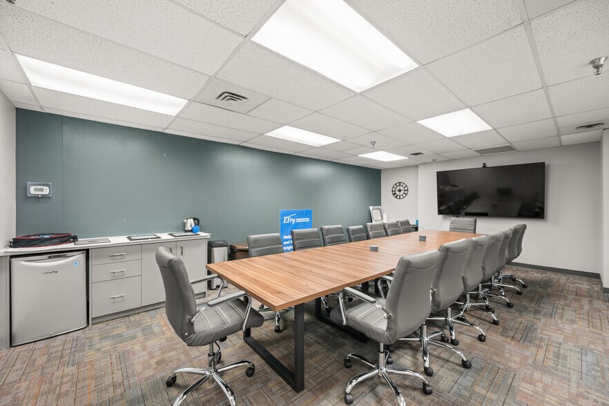 More Photos Of 93 Sixth St, New Westminster Office For Sale