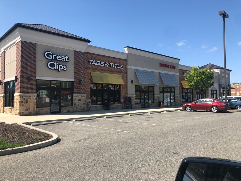 More Photos Of 36 Denton Plz, Denton Unknown For Lease