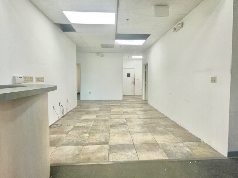 More Photos Of 4350-4380 Oakes Rd, Davie Unknown For Lease