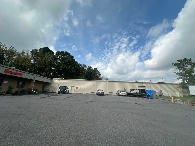 More Photos Of 875 Park St, Christiansburg Warehouse For Sale