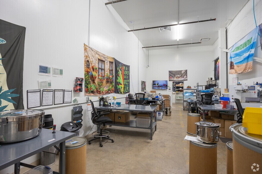 More Photos Of 901 Wayne St, Niles Warehouse For Lease