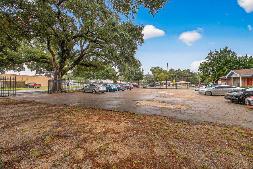 More Photos Of 1500 N Pace Blvd, Pensacola Freestanding For Sale