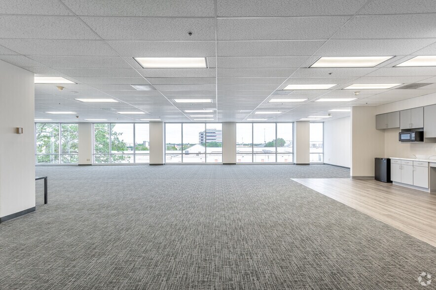 More Photos Of 9001-9003 Airport Fwy, North Richland Hills Office For Lease