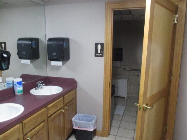 More Photos Of 2900 Northridge Dr NW, Grand Rapids Manufacturing For Sale